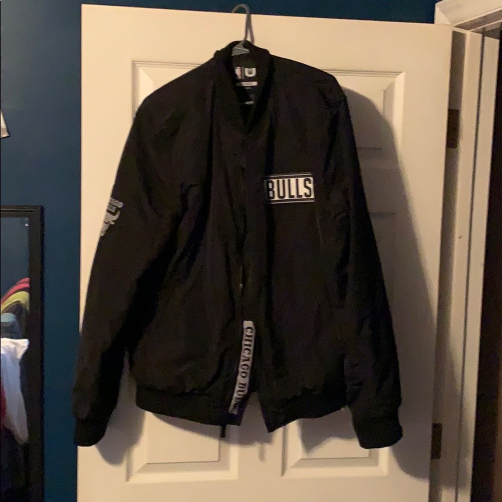 Chicago bulls bomber jacket